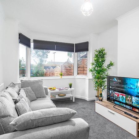 4 Bedroom House - Accommodates 7 - Garden - Parking - Netflix - Wifi - 559T バーミンガム エクステリア 写真