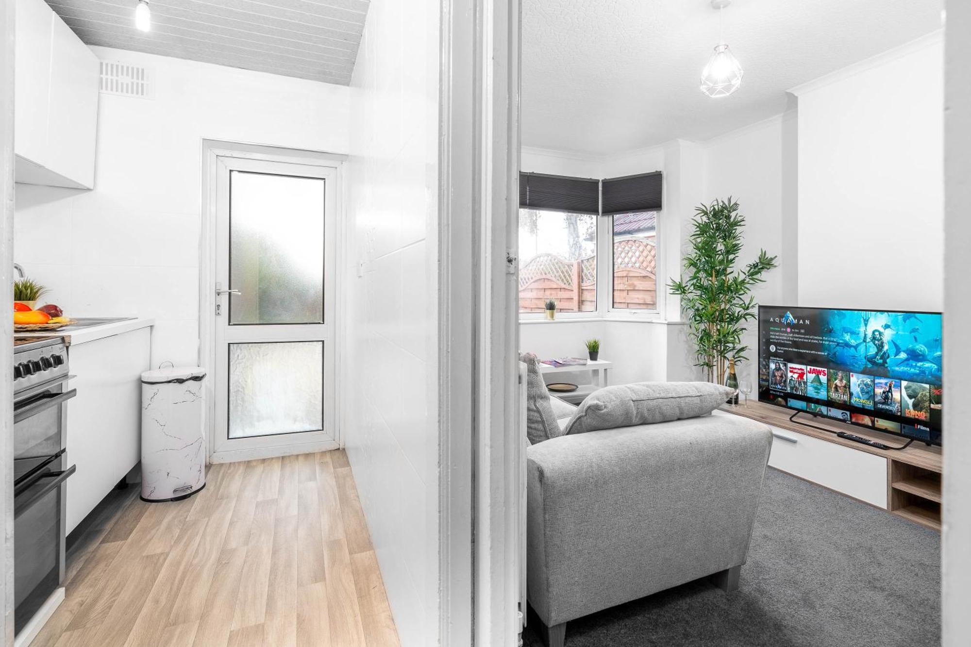 4 Bedroom House - Accommodates 7 - Garden - Parking - Netflix - Wifi - 559T バーミンガム エクステリア 写真
