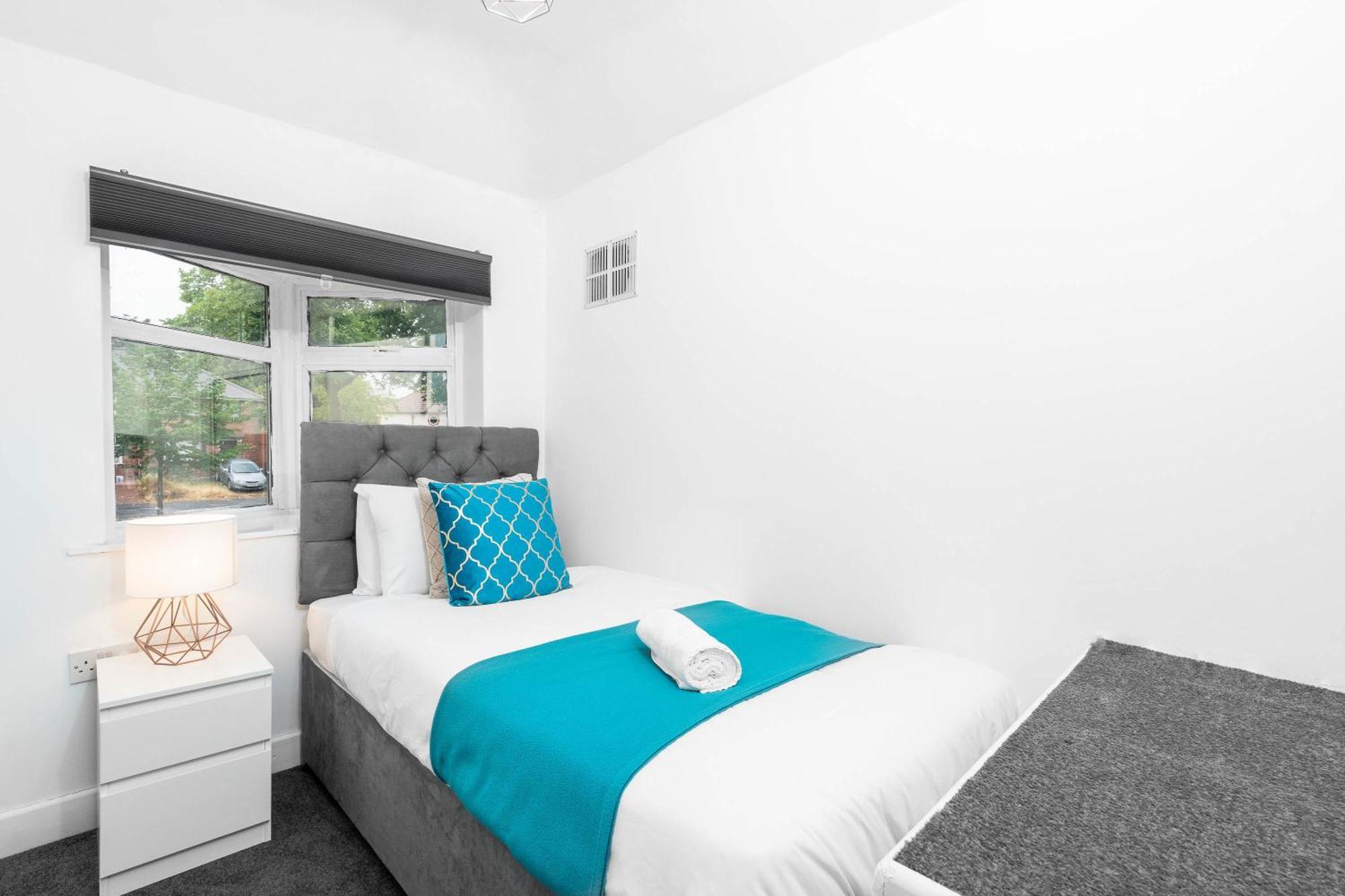 4 Bedroom House - Accommodates 7 - Garden - Parking - Netflix - Wifi - 559T バーミンガム エクステリア 写真