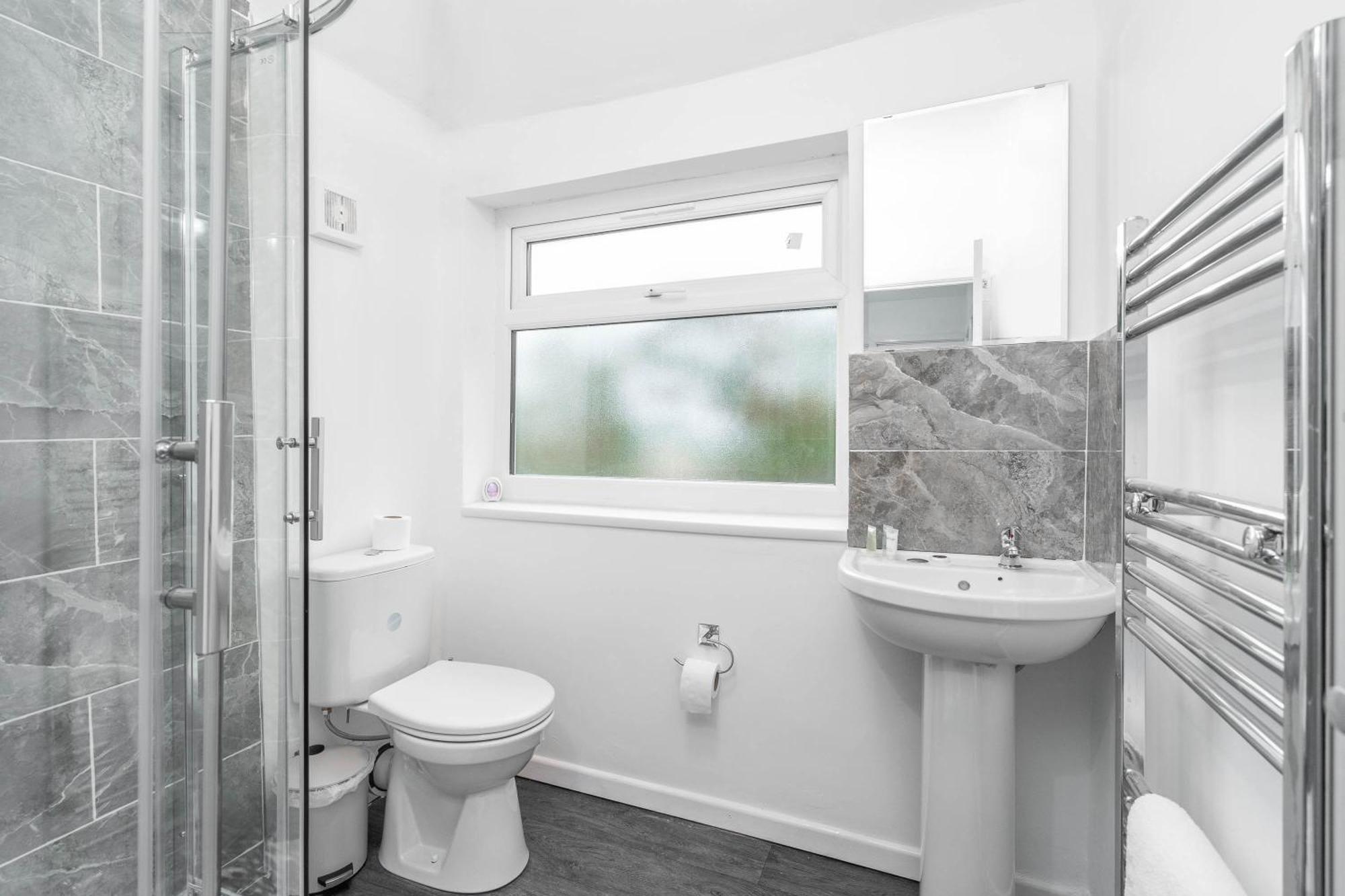 4 Bedroom House - Accommodates 7 - Garden - Parking - Netflix - Wifi - 559T バーミンガム エクステリア 写真
