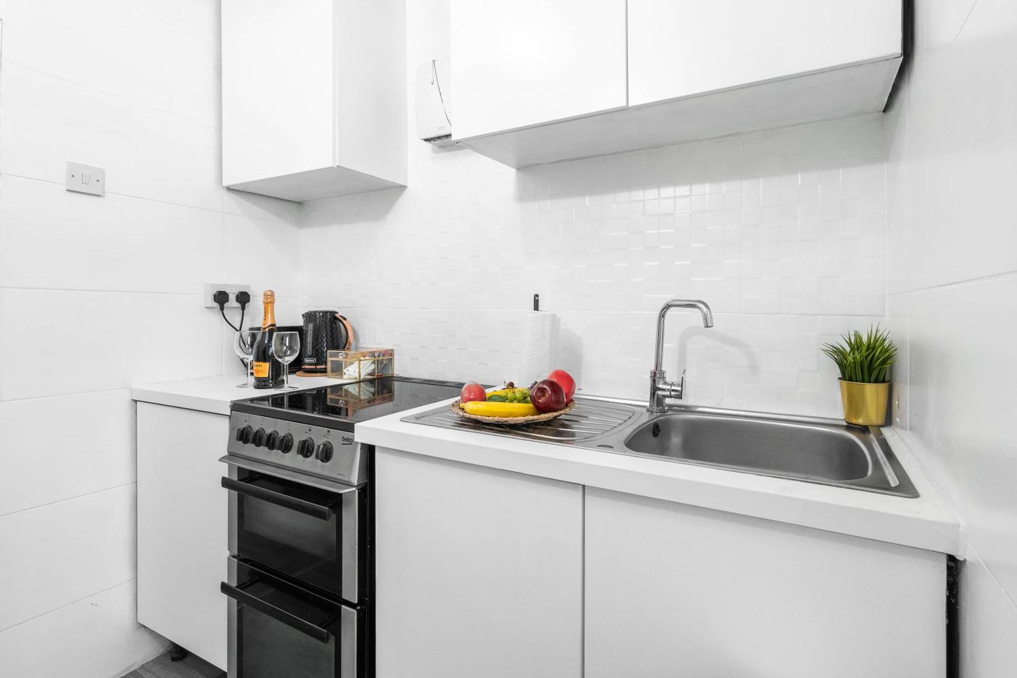 4 Bedroom House - Accommodates 7 - Garden - Parking - Netflix - Wifi - 559T バーミンガム エクステリア 写真