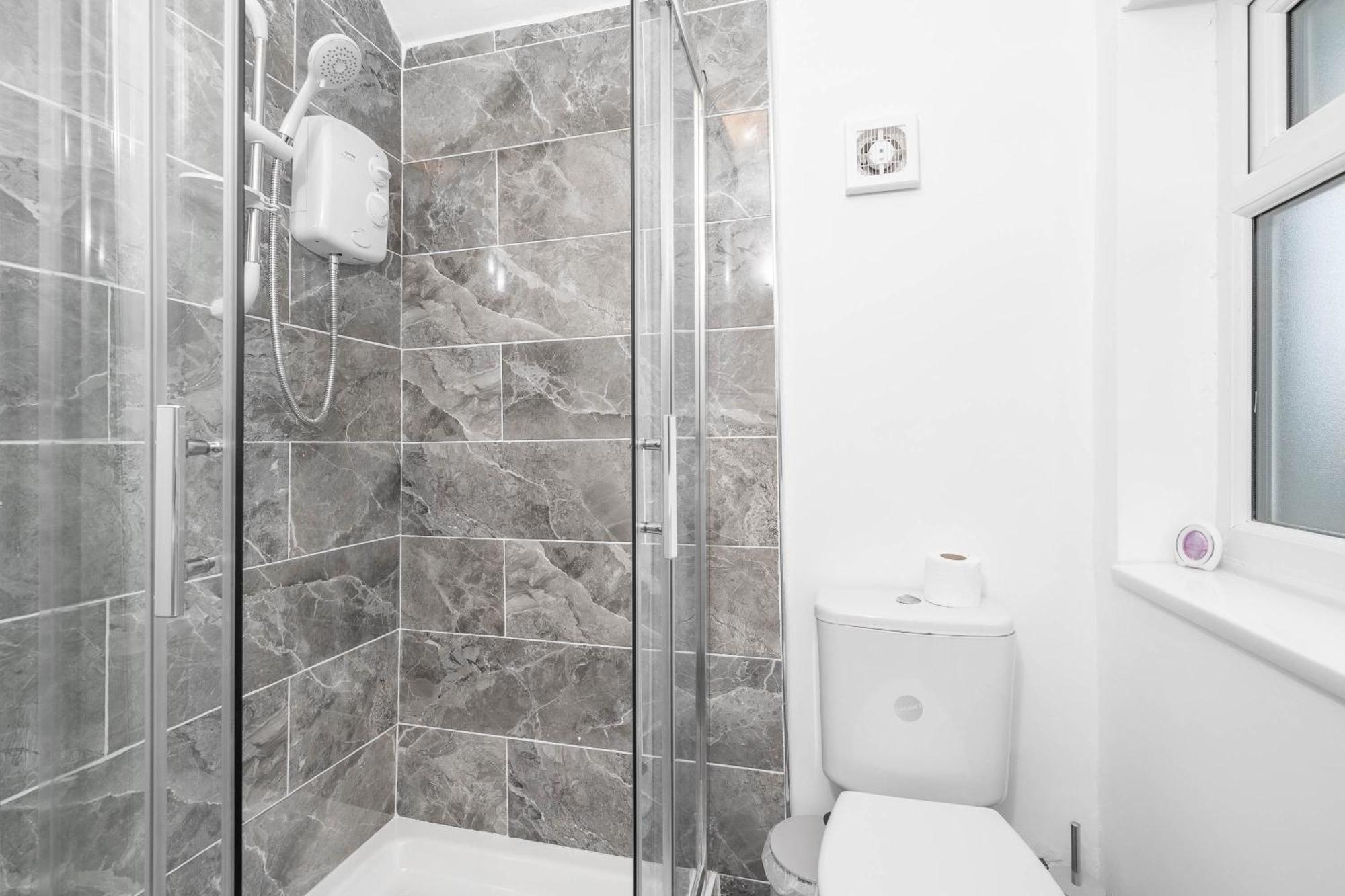4 Bedroom House - Accommodates 7 - Garden - Parking - Netflix - Wifi - 559T バーミンガム エクステリア 写真