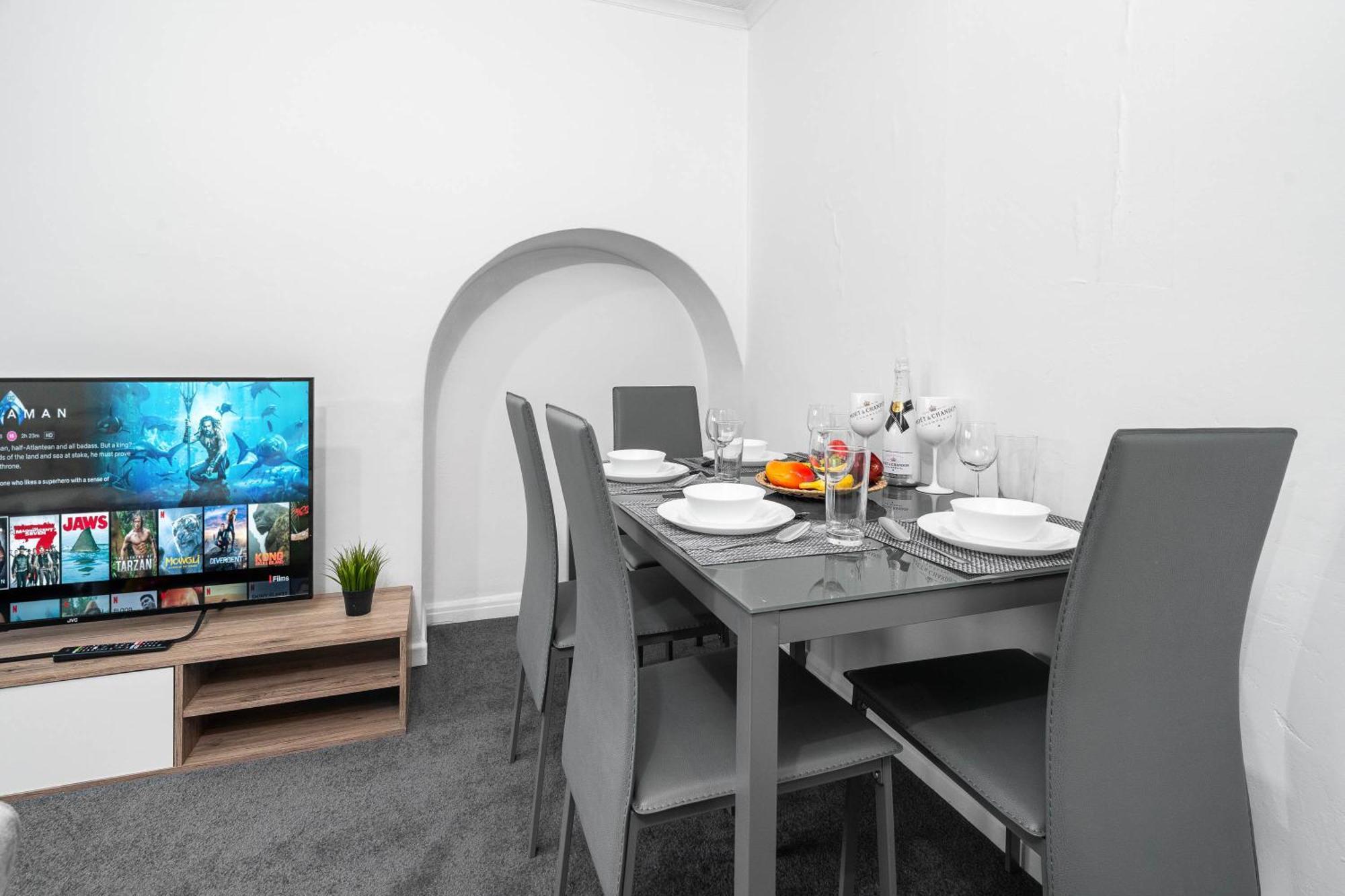 4 Bedroom House - Accommodates 7 - Garden - Parking - Netflix - Wifi - 559T バーミンガム エクステリア 写真