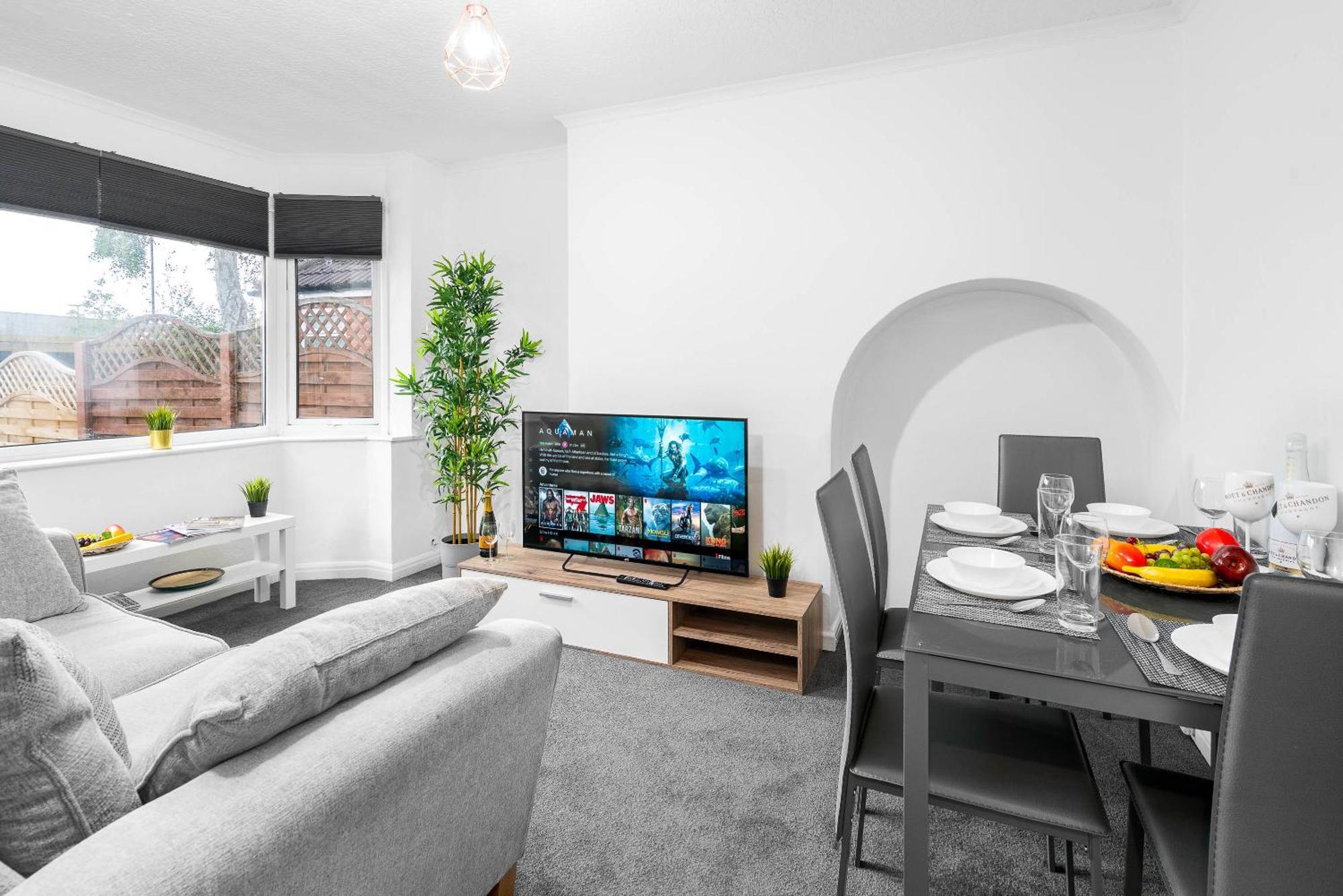 4 Bedroom House - Accommodates 7 - Garden - Parking - Netflix - Wifi - 559T バーミンガム エクステリア 写真